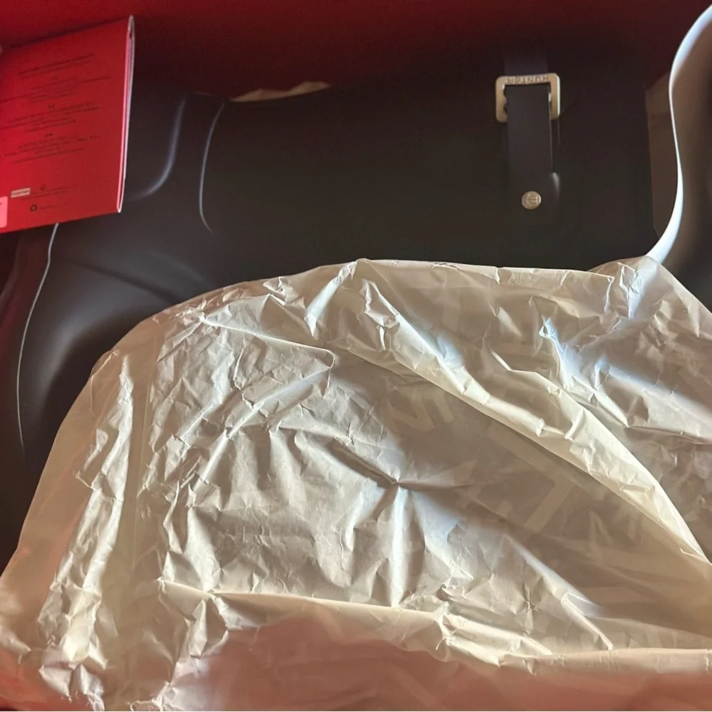 Hunter Black Boot with Red Logo - Picture 2 of 11